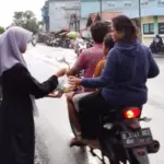 Bagi-bagi Takjil Gratis