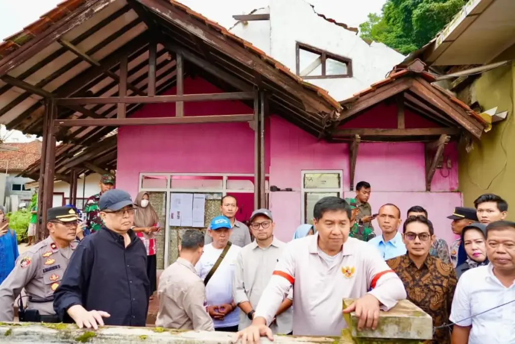 Menteri PKP Salurkan BSPS