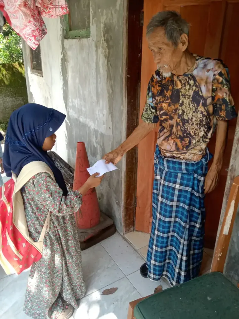 RA Al-Zahra Bina Insani Salurkan Santunan