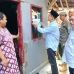Pemcam Maja Pasang Stiker Rumah KPM